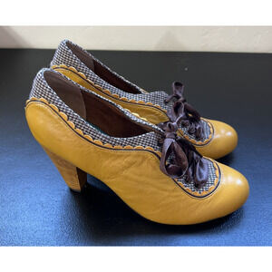 Womens Poetic License Shoe 8/EU 39 Retro Backlash Pumps Yellow High Heel Pin Up